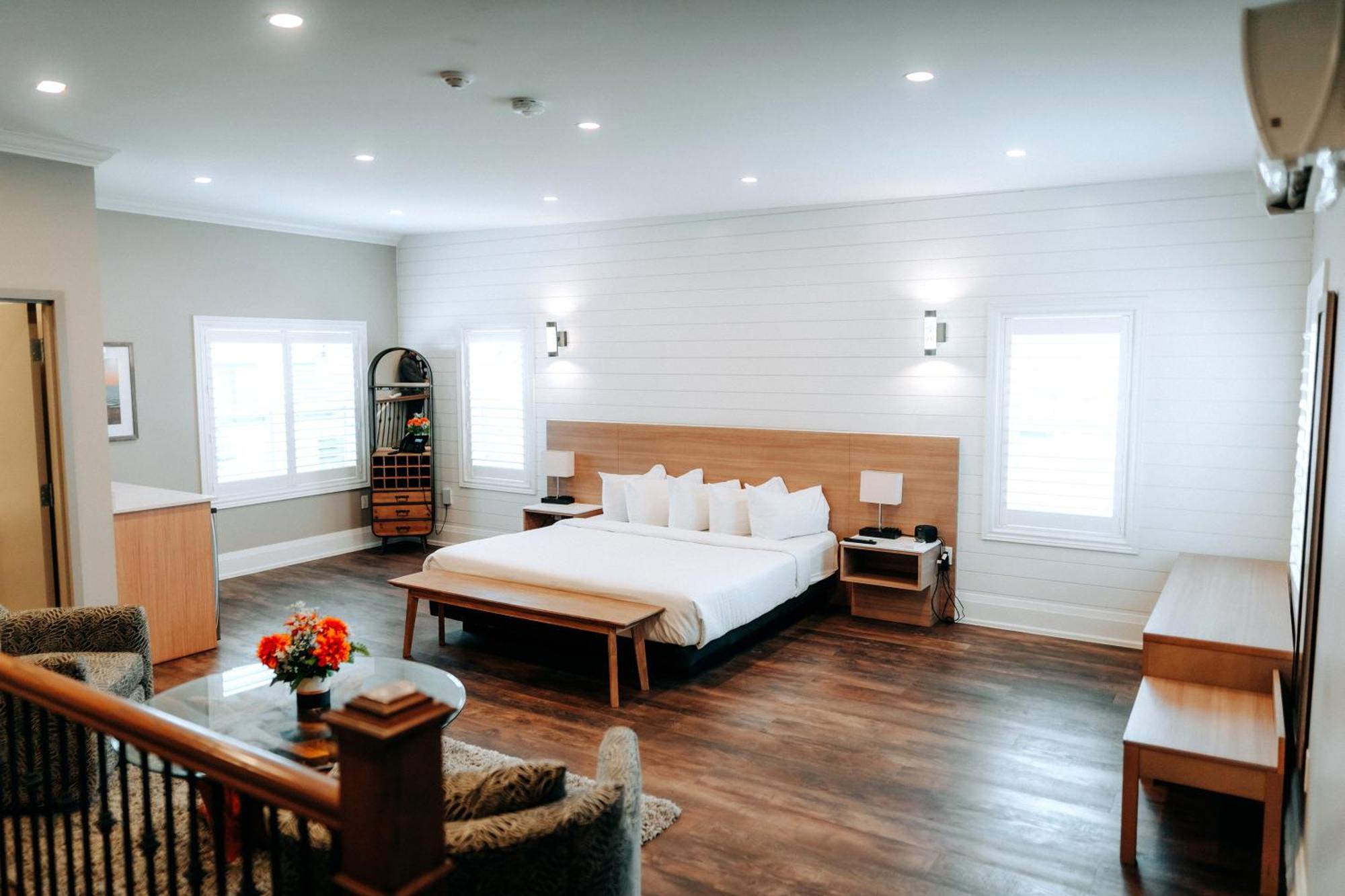 Colonial Hotel & Suites Grand Bend Εξωτερικό φωτογραφία
