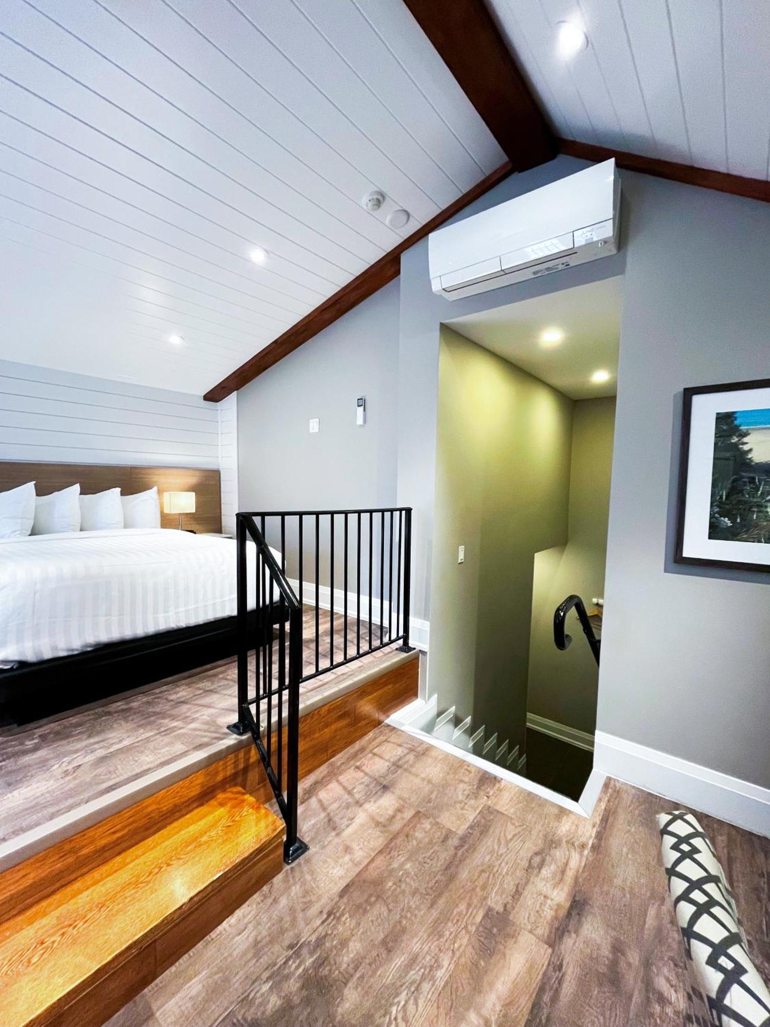 Colonial Hotel & Suites Grand Bend Εξωτερικό φωτογραφία