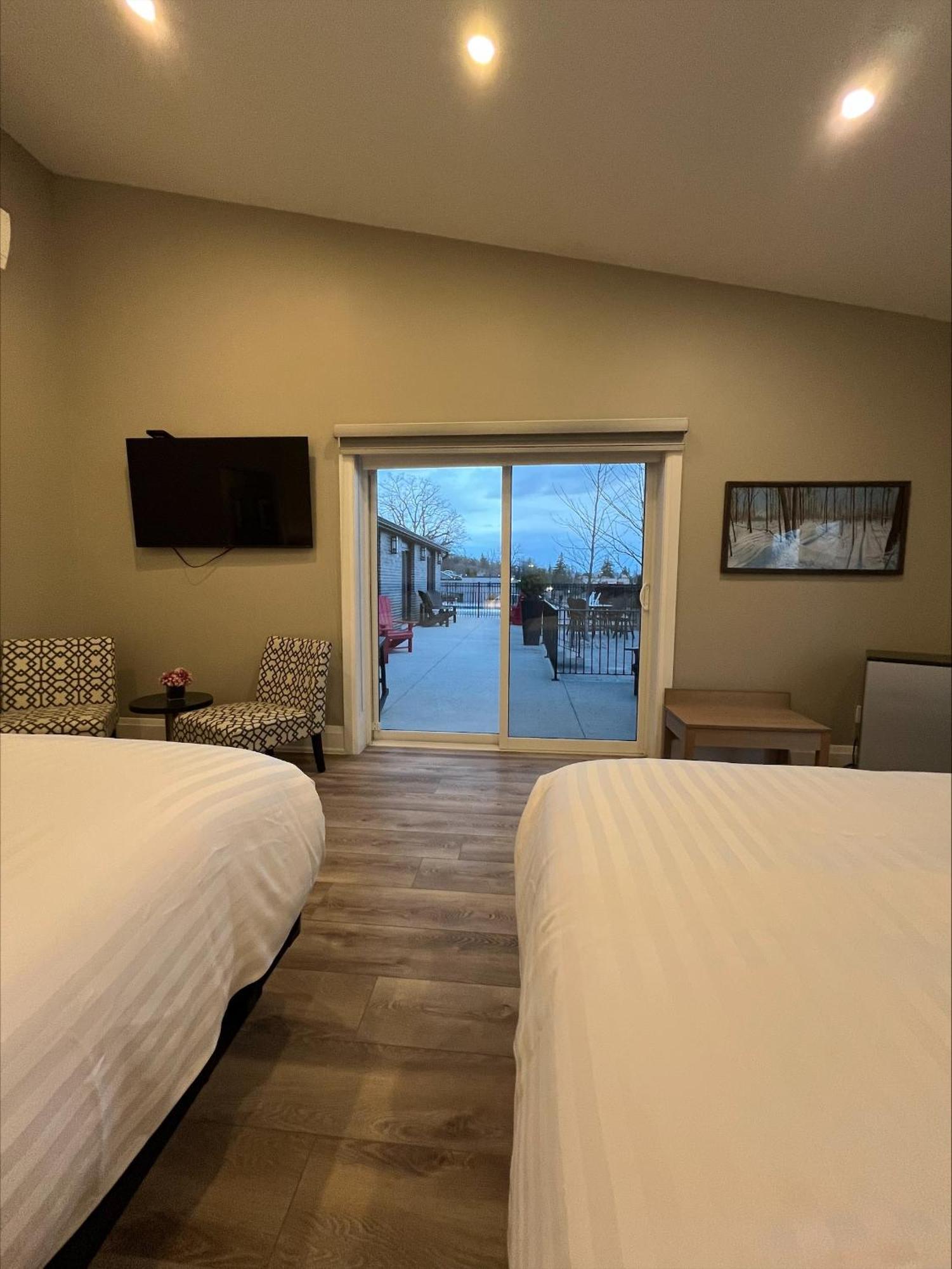 Colonial Hotel & Suites Grand Bend Εξωτερικό φωτογραφία