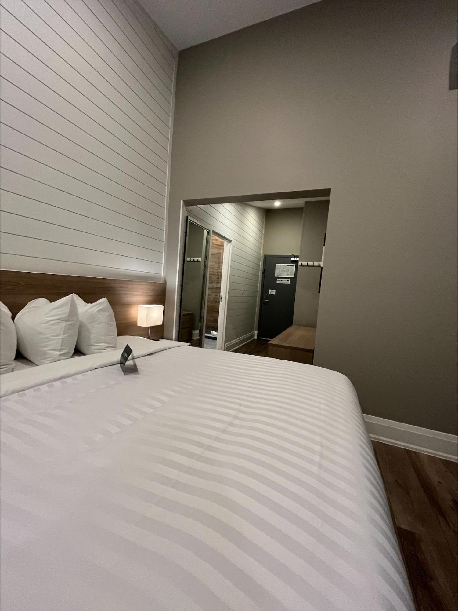 Colonial Hotel & Suites Grand Bend Εξωτερικό φωτογραφία