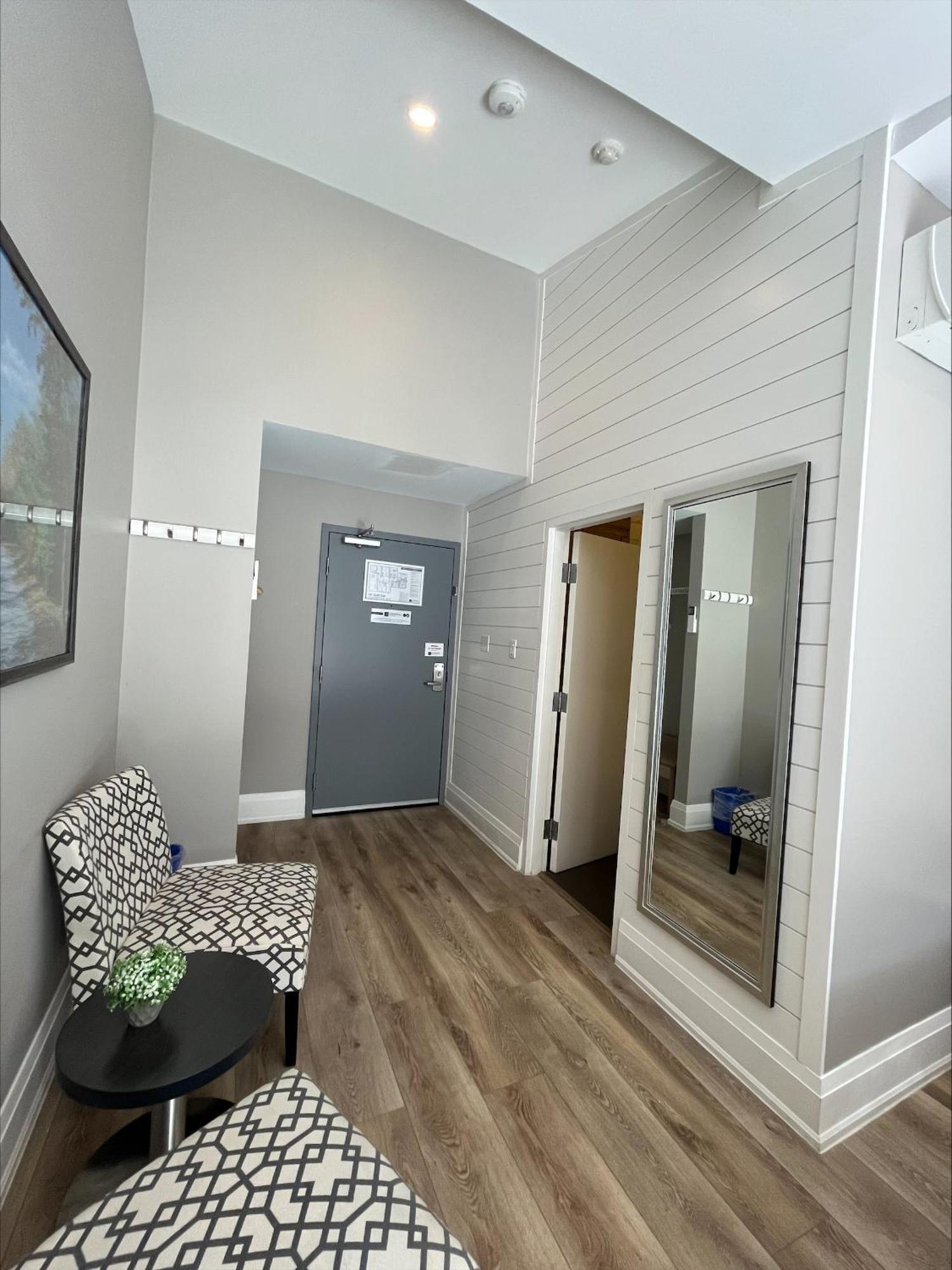 Colonial Hotel & Suites Grand Bend Εξωτερικό φωτογραφία